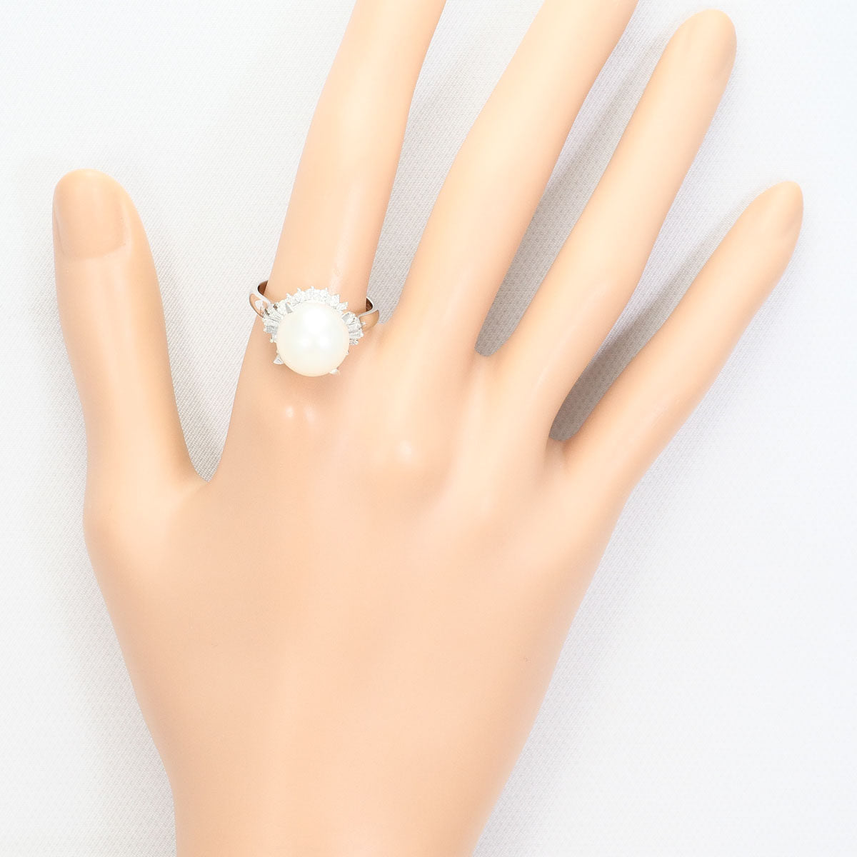 Platinum South Sea Pearl Diamond Ring – close-up
