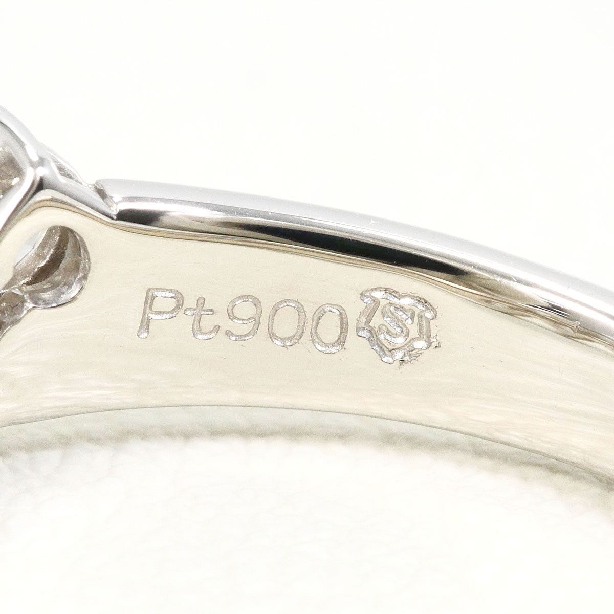 Platinum Diamond Ring – packaging