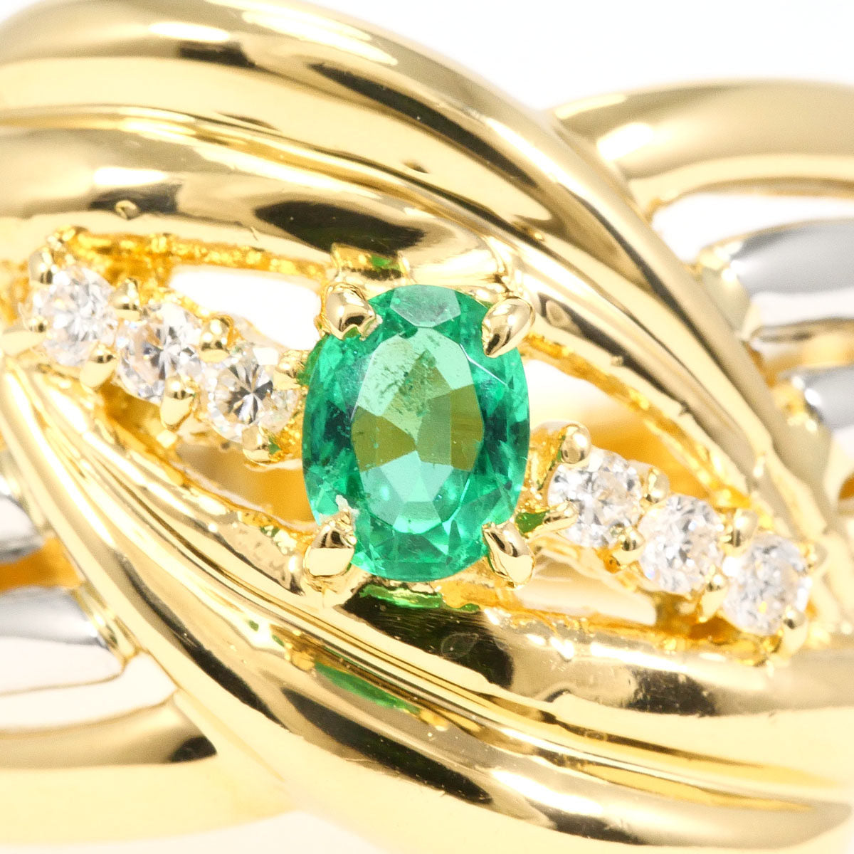 Platinum Diamond Emerald Ring – side view