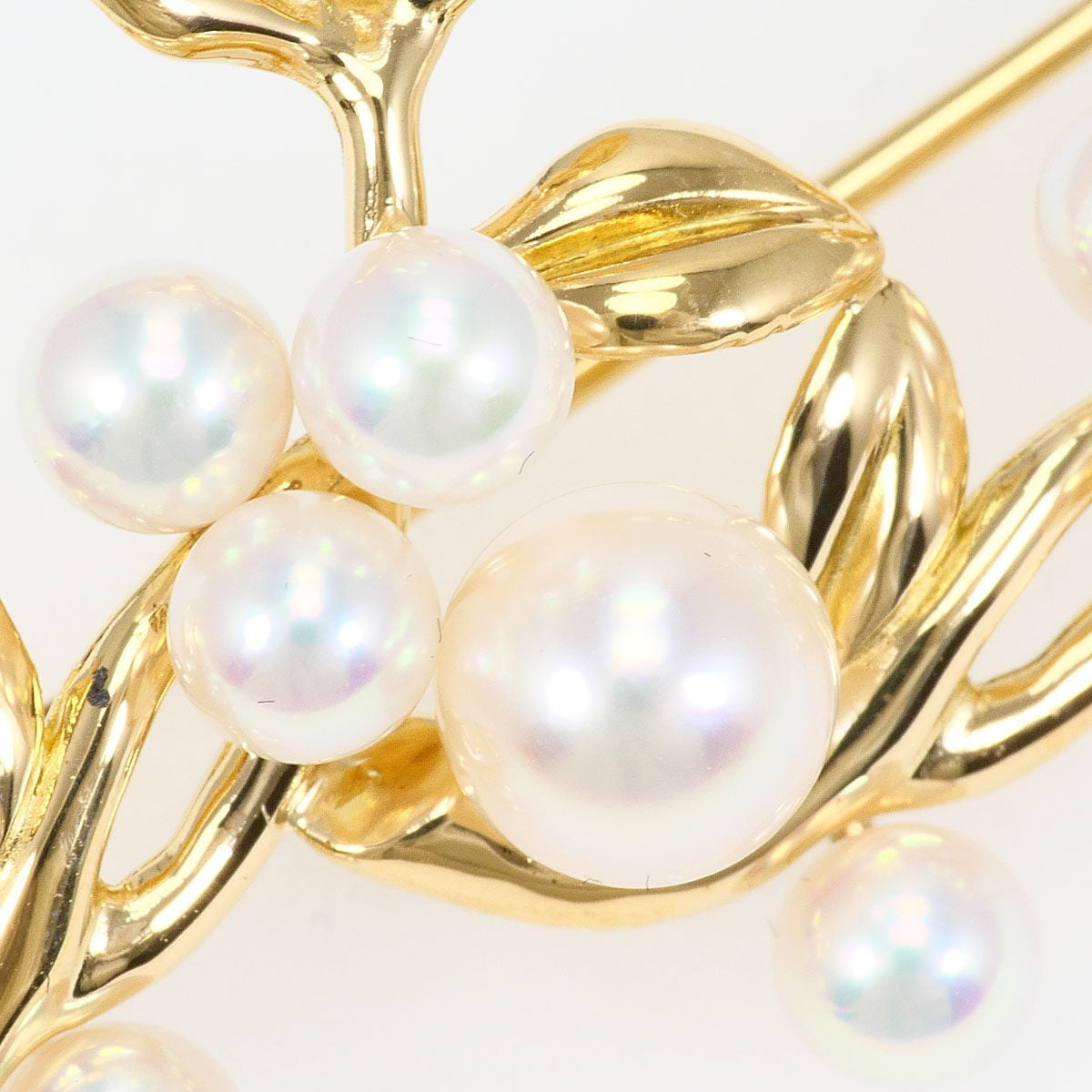 18K Yellow Gold Akoya Pearl Brooch – detail view