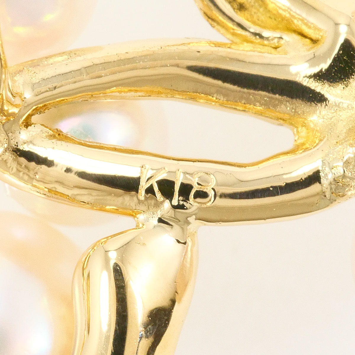 18K Yellow Gold Akoya Pearl Brooch – side view