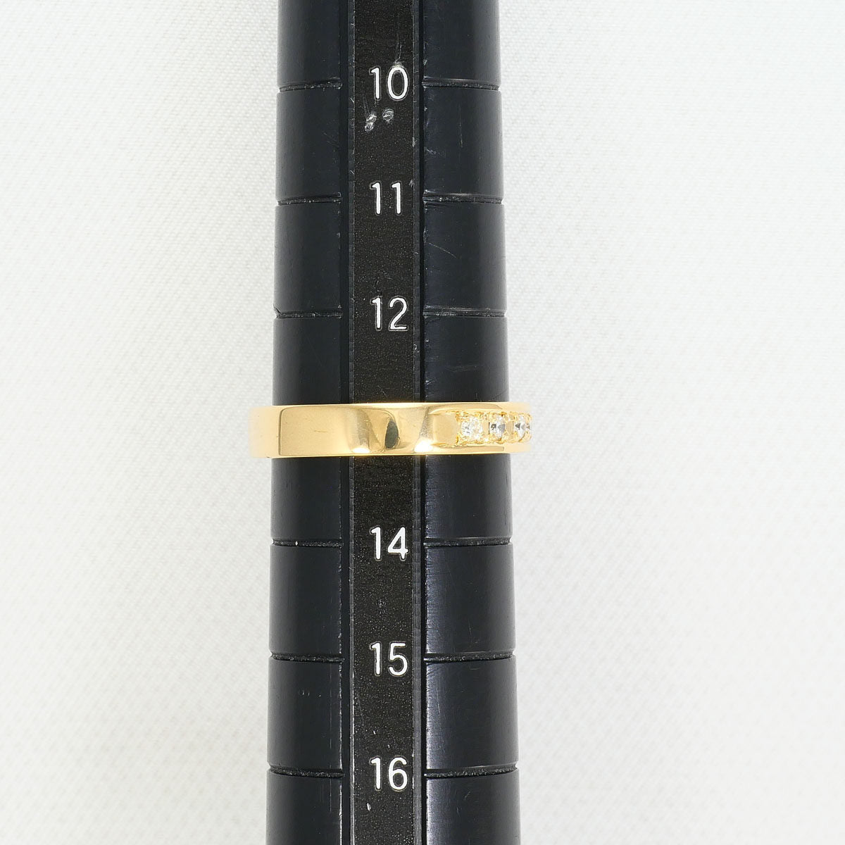 18K Yellow Gold Diamond Ring – close-up