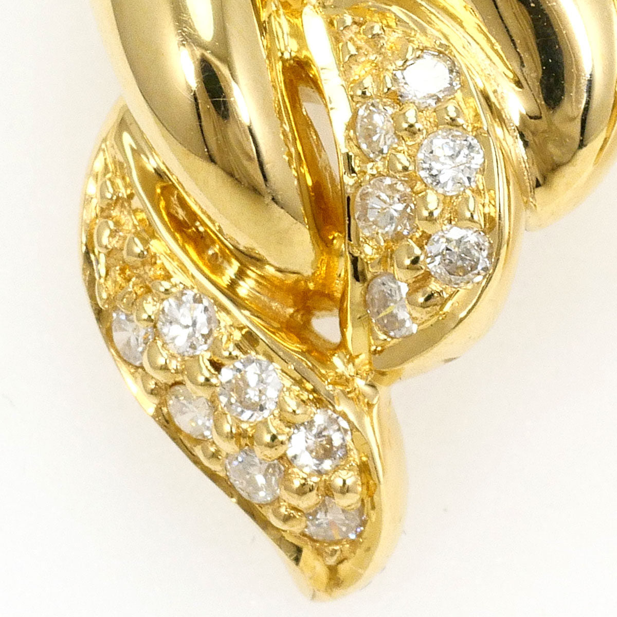 18K Yellow Gold Diamond Earrings – detail view