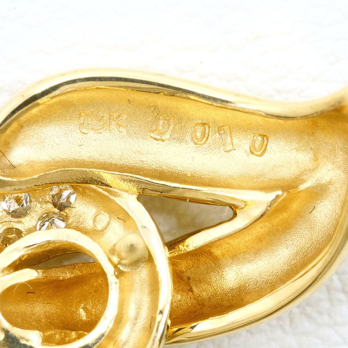 18K Yellow Gold Diamond Earrings – back and fastening