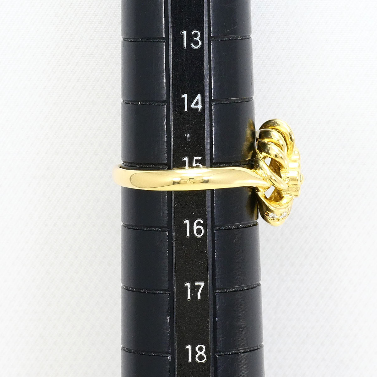 18K Yellow Gold Diamond Ring – close-up