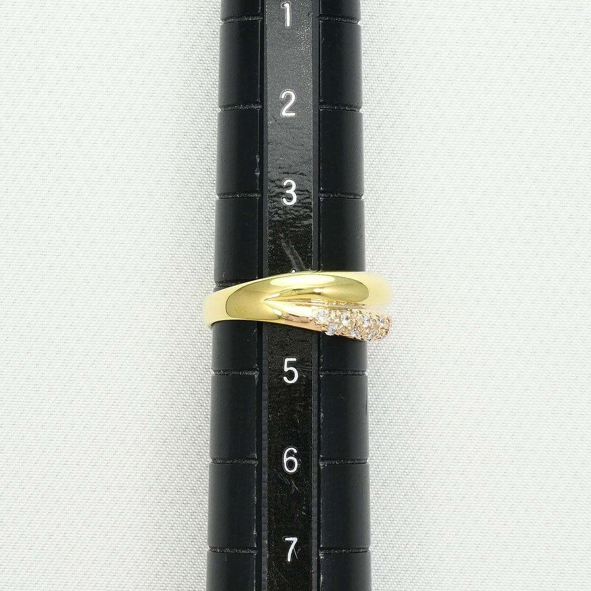 18K Yellow Gold Diamond Ring – close-up