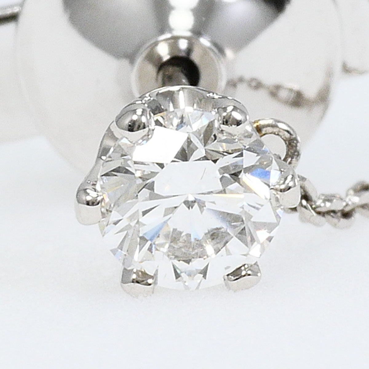 Platinum Diamond Brooch – detail view