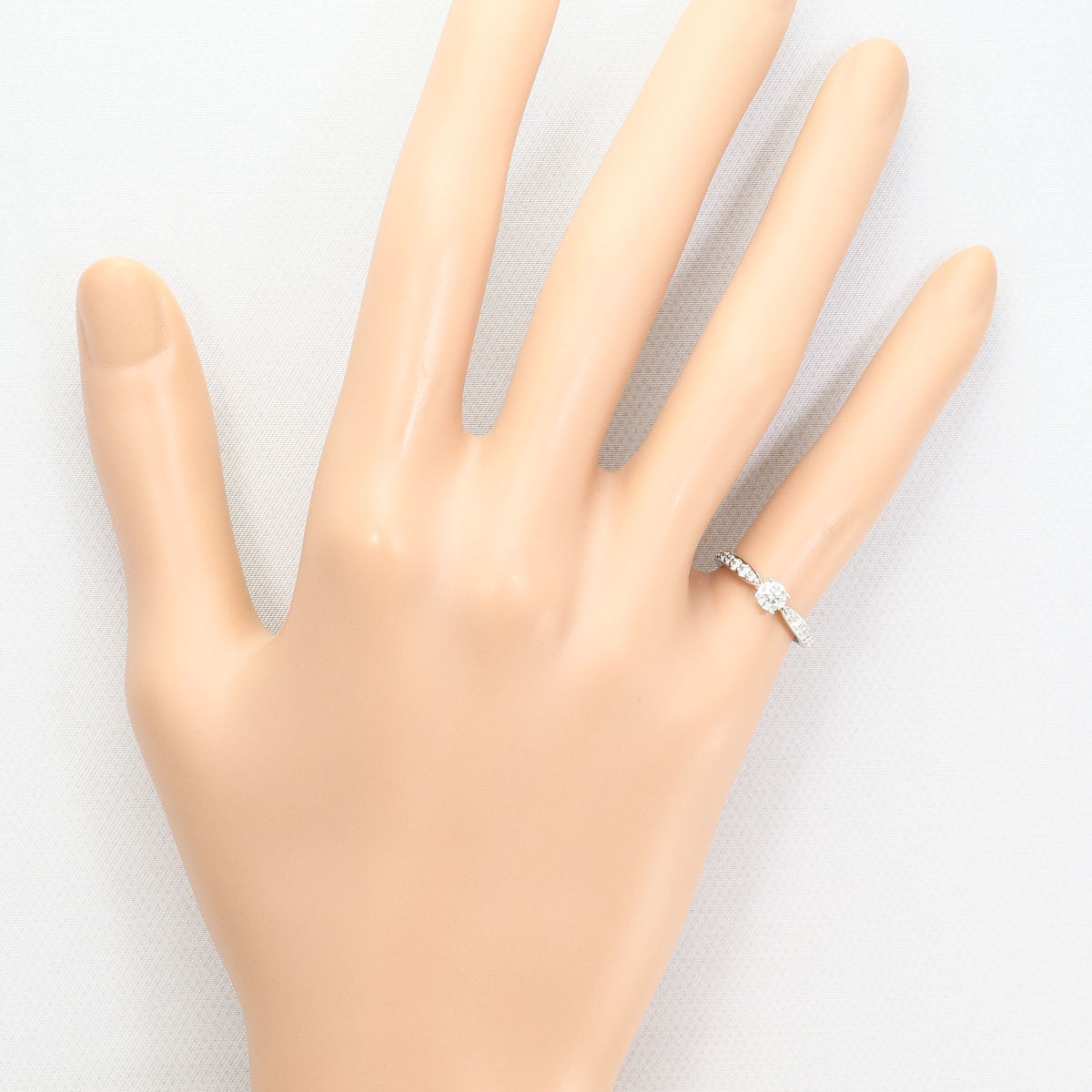 Tiffany & Co. Platinum Diamond Solitaire Ring – close-up