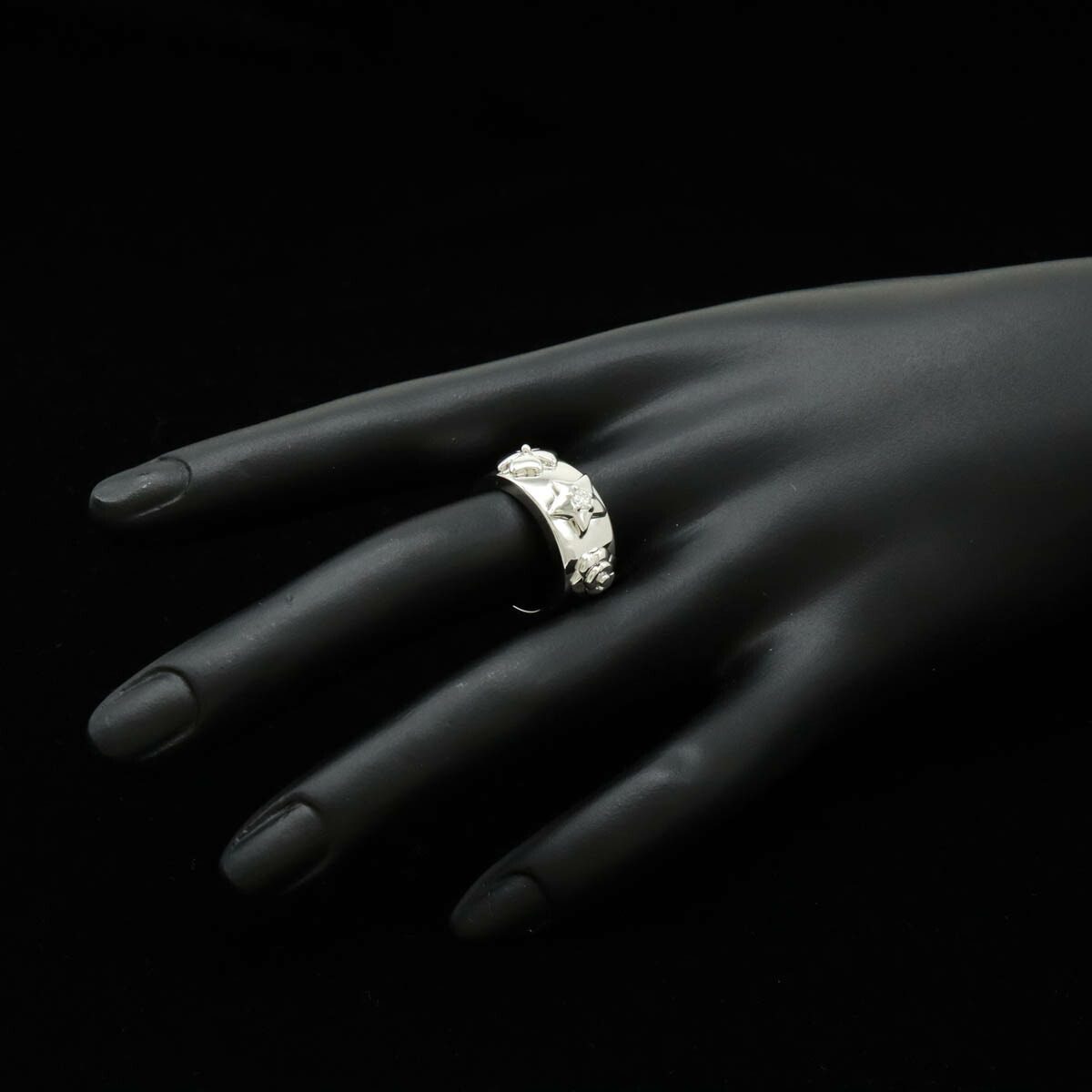 Chanel Three Symbol 18K White Gold Diamond Ring – close-up