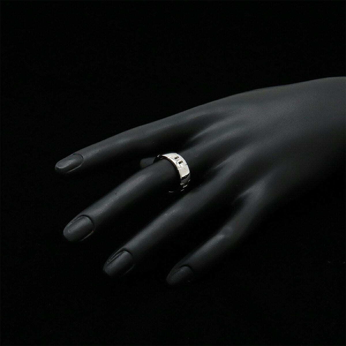 Hermès Heracles 18K White Gold Ring – close-up