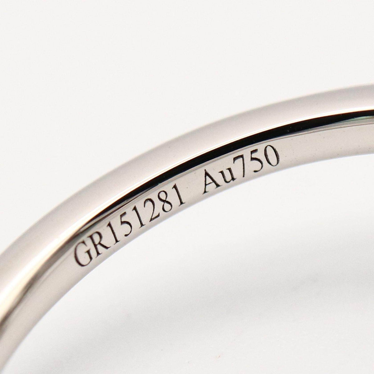 Graff Mini Butterfly 18K White Gold Diamond Ring – packaging