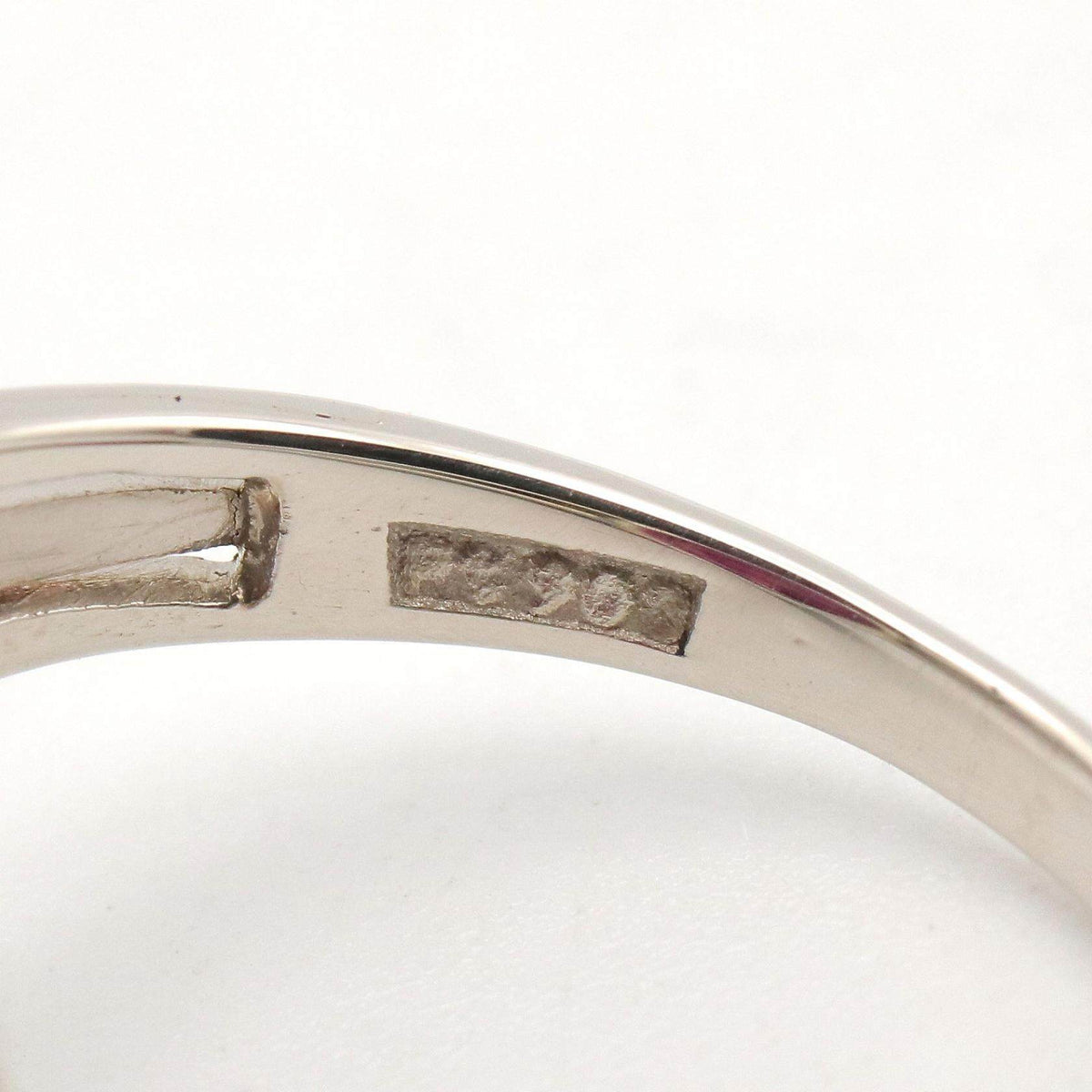 Platinum Garnet Ring – packaging