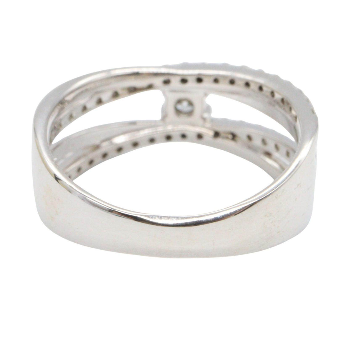18K White Gold Diamond Ring – top view