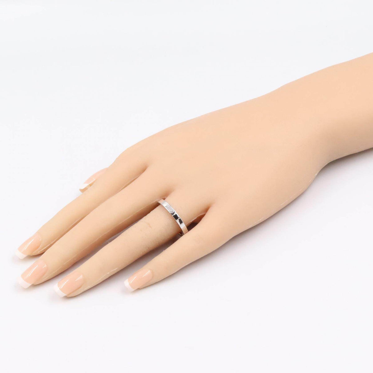 Cartier Lanieres 18K White Gold Ring – close-up