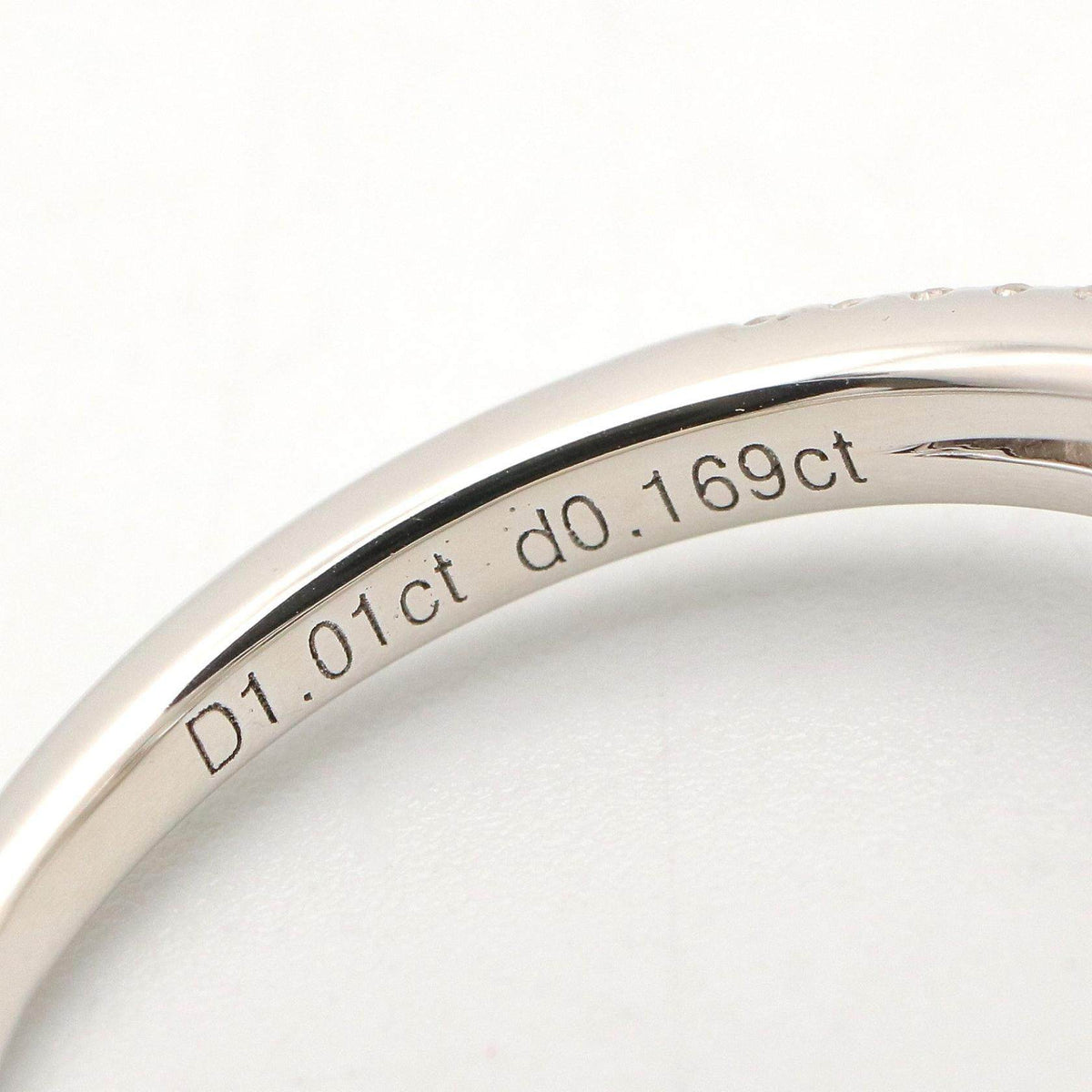 18K White Gold Diamond Ring – packaging
