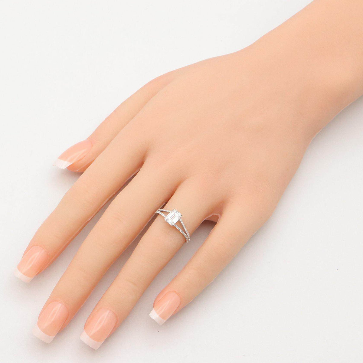 18K White Gold Diamond Ring – image 8