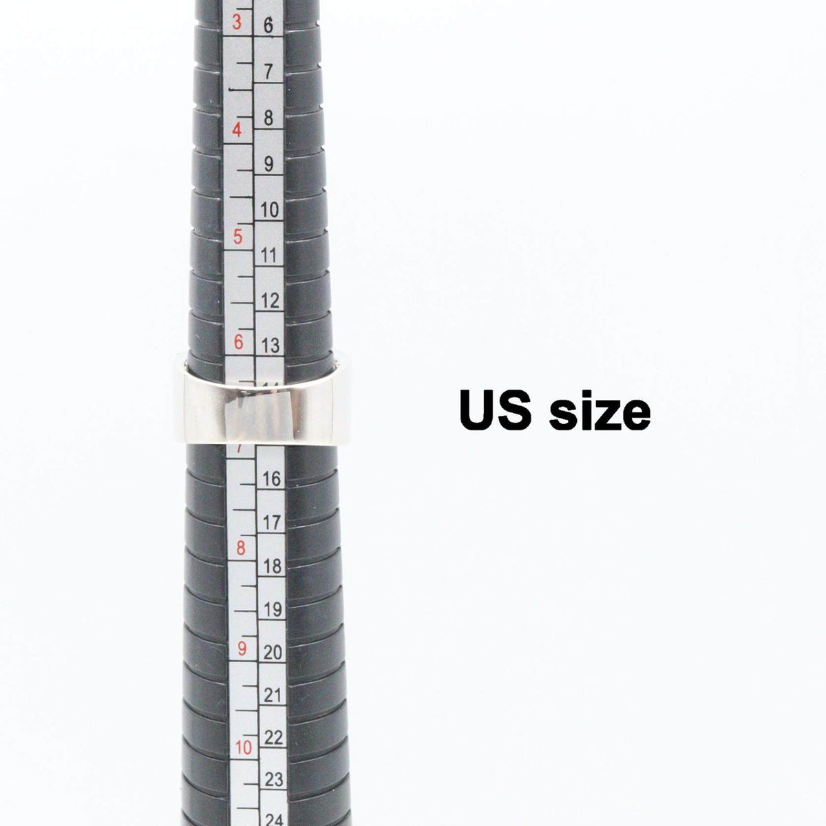 18K White Gold Diamond Ring – close-up