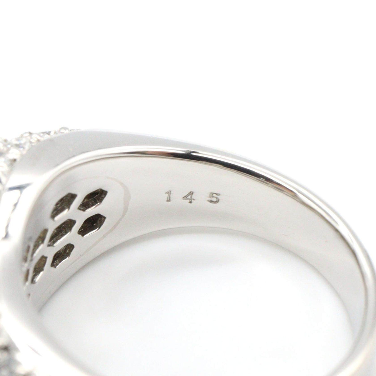 Platinum Diamond Pearl Ring – packaging