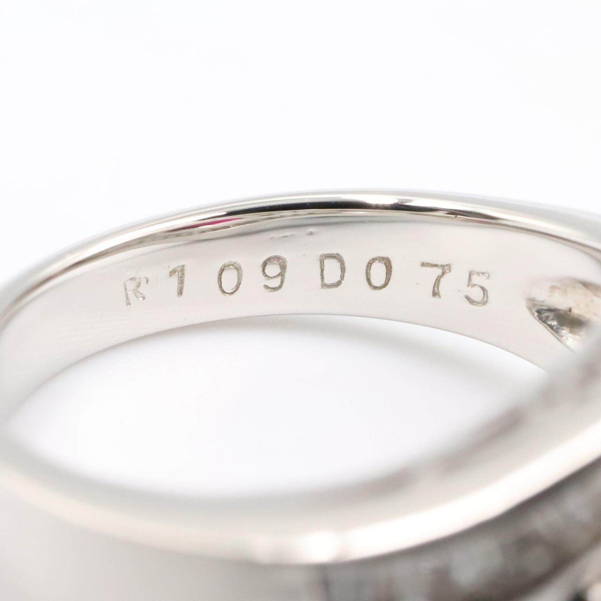 Platinum Diamond Ruby Ring – packaging