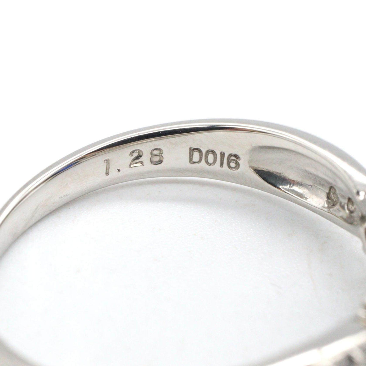 Platinum Diamond Sapphire Ring – packaging