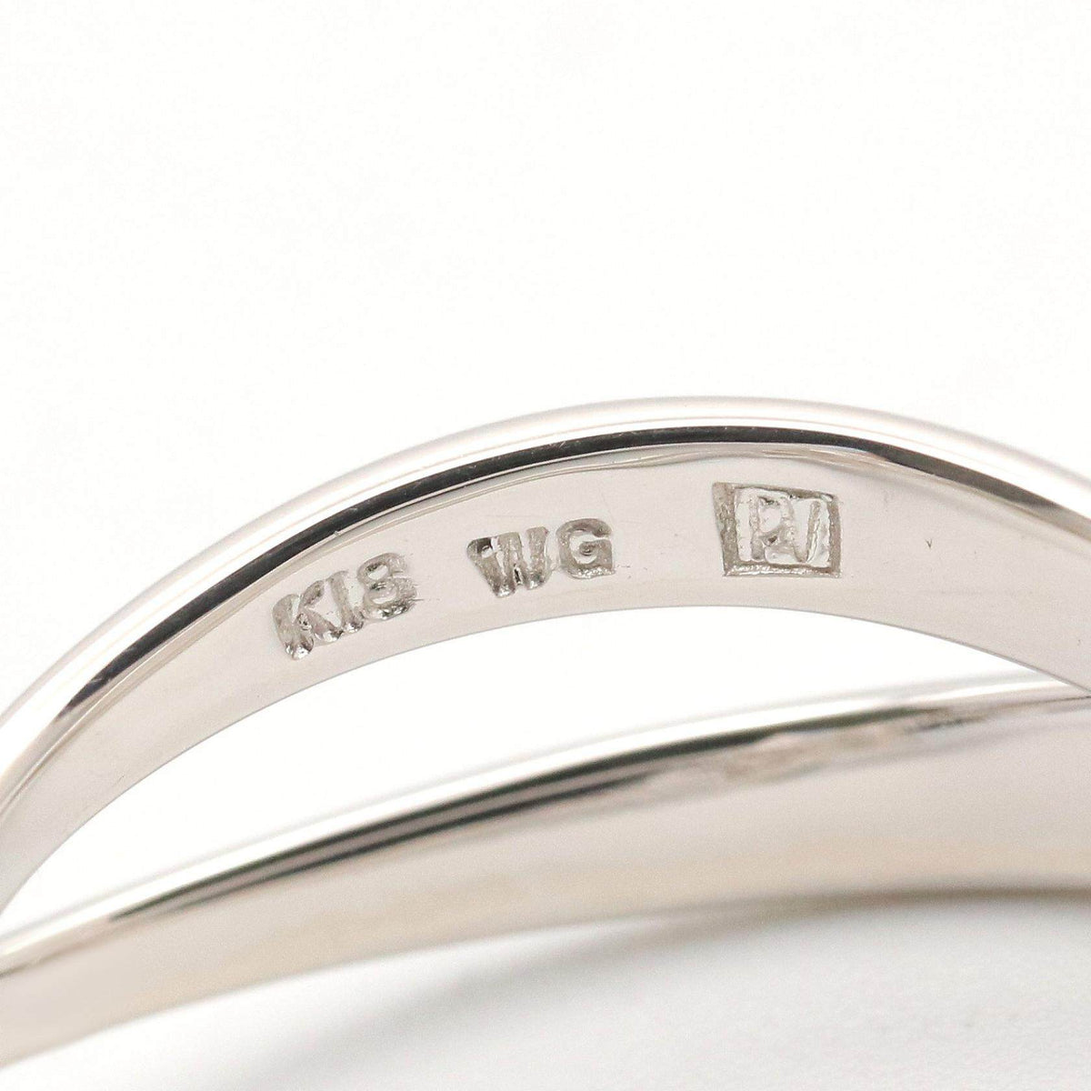 Ponte Vecchio 18K White Gold Diamond Ring – inside band