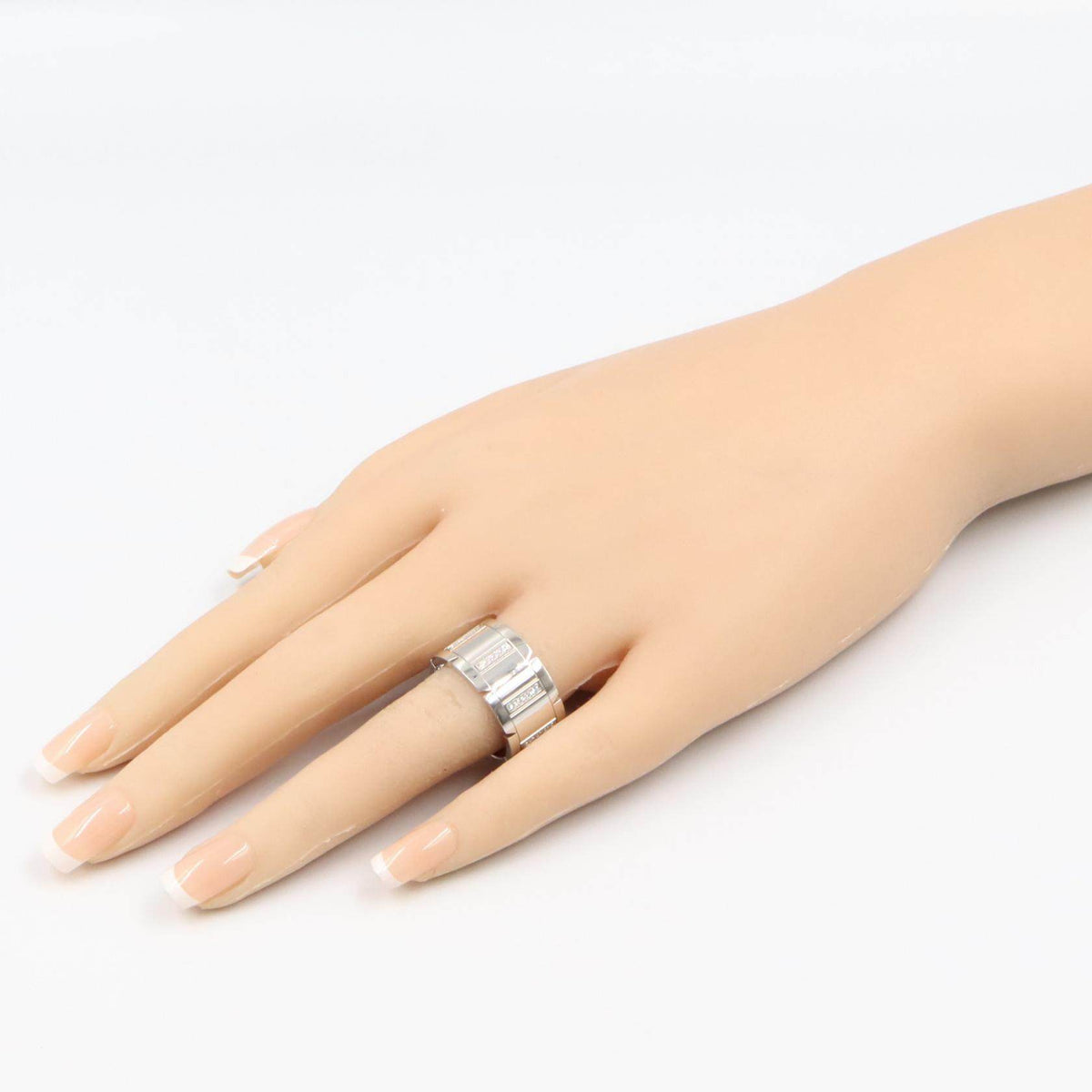 Cartier Tank Francaise 18K White Gold Diamond Ring – close-up
