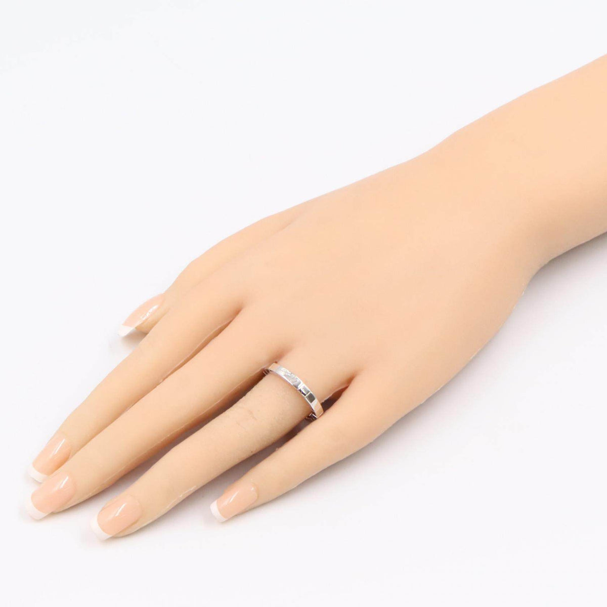 Cartier Lanieres 18K White Gold Diamond Ring – close-up