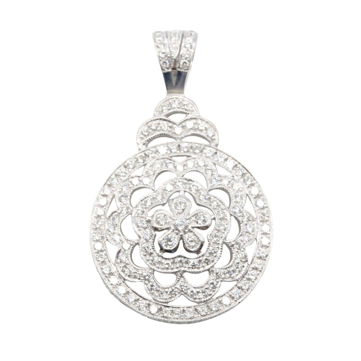 18K White Gold Diamond Pendant – pendant detail