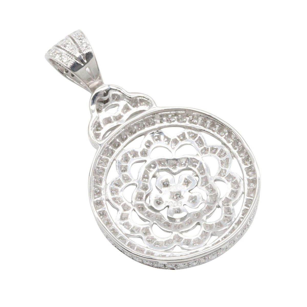 18K White Gold Diamond Pendant – clasp detail