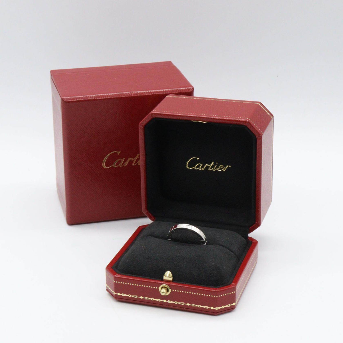 Cartier Lanieres 18K White Gold Ring – close-up