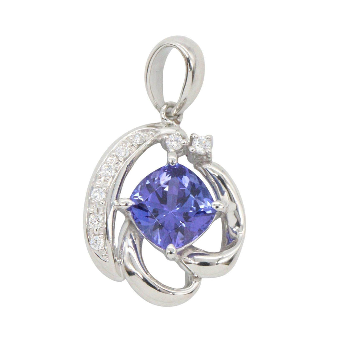 Tasaki 18K White Gold Diamond Tanzanite Pendant – pendant detail