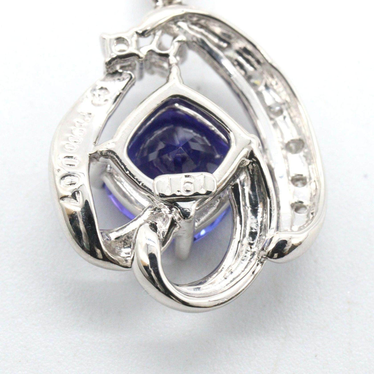 Tasaki 18K White Gold Diamond Tanzanite Pendant – packaging