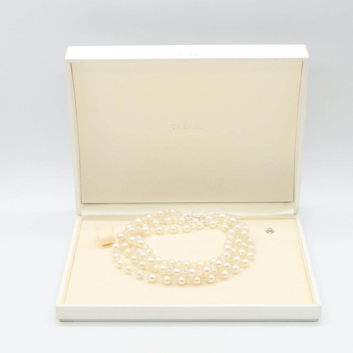 Tasaki Pearlvarie Sterling Silver Pearl Necklace – close-up