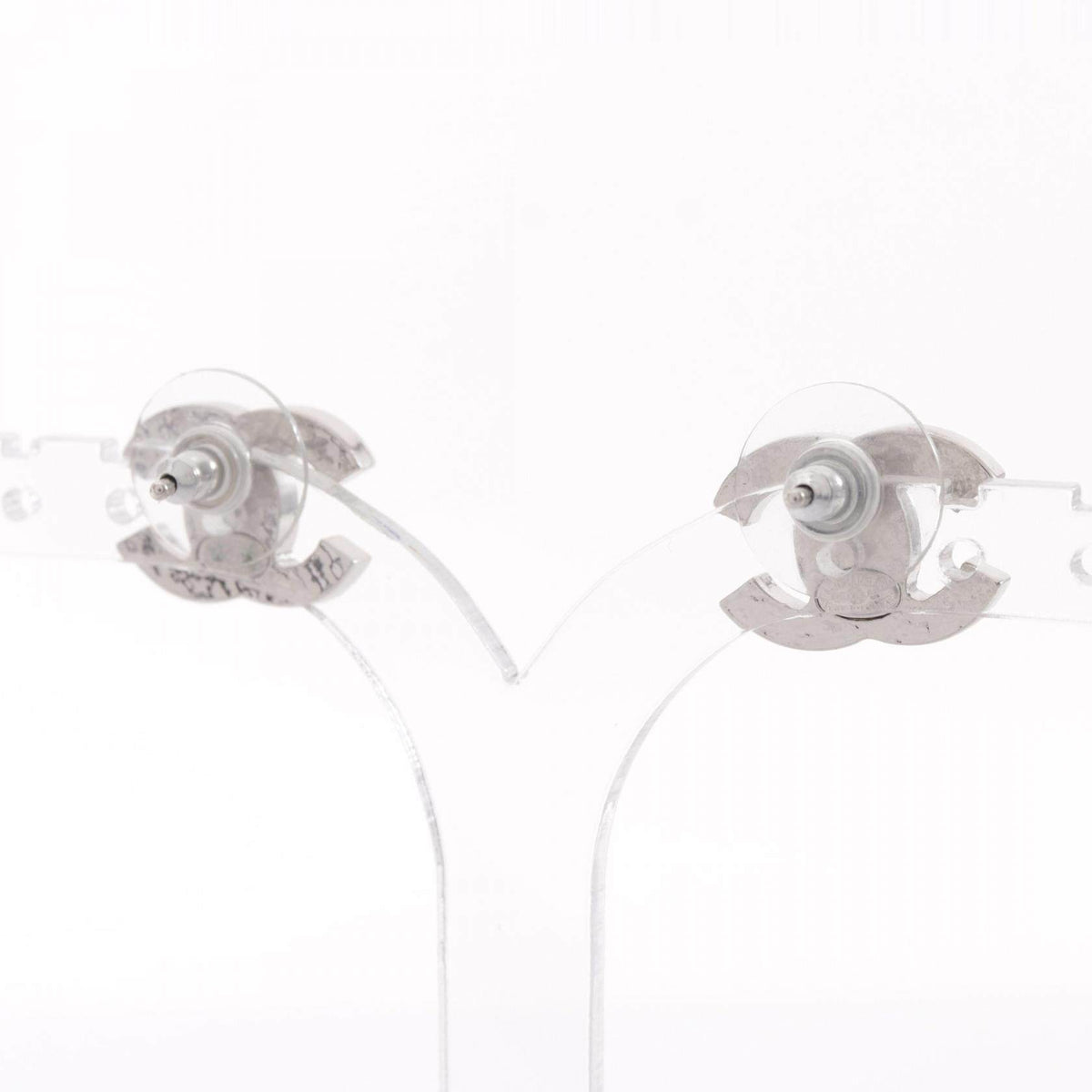 Chanel Coco Mark Brass Earrings – detail view