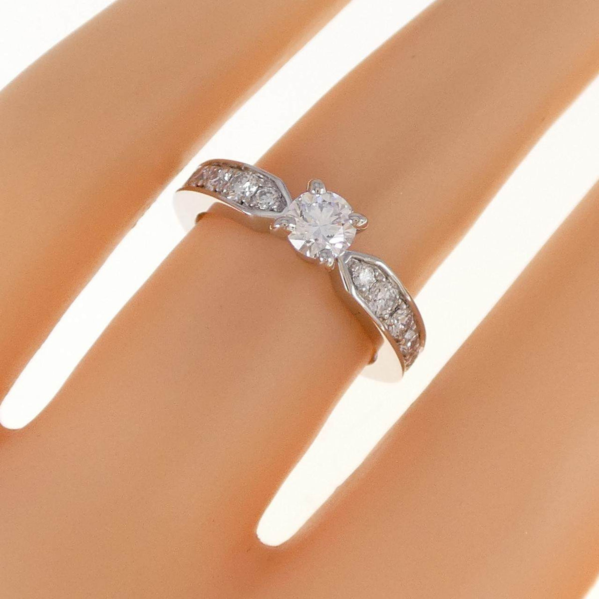 Chaumet Plume Platinum Diamond Ring – packaging
