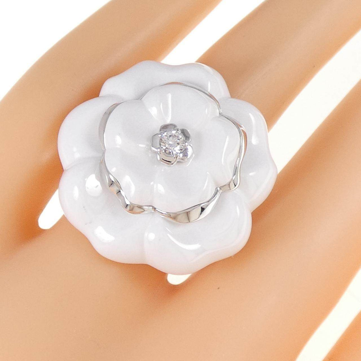 Chanel Camellia Large 18K White Gold Diamond Ring – packaging