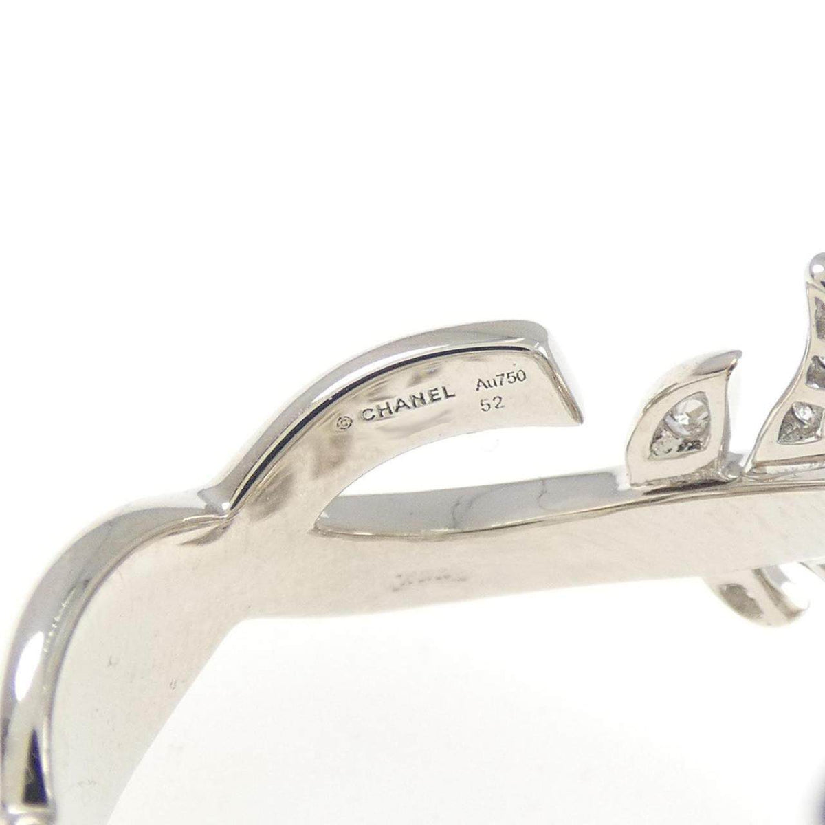Chanel Plume De Chanel 18K White Gold Diamond Ring – inside band