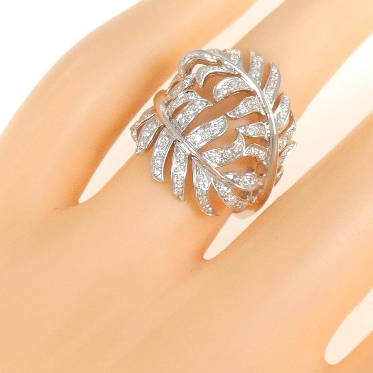 Chanel Plume De Chanel 18K White Gold Diamond Ring – packaging