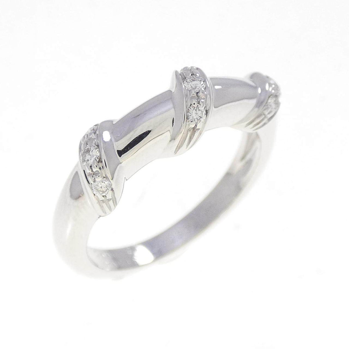 Chaumet 18K White Gold Diamond Ring – front view