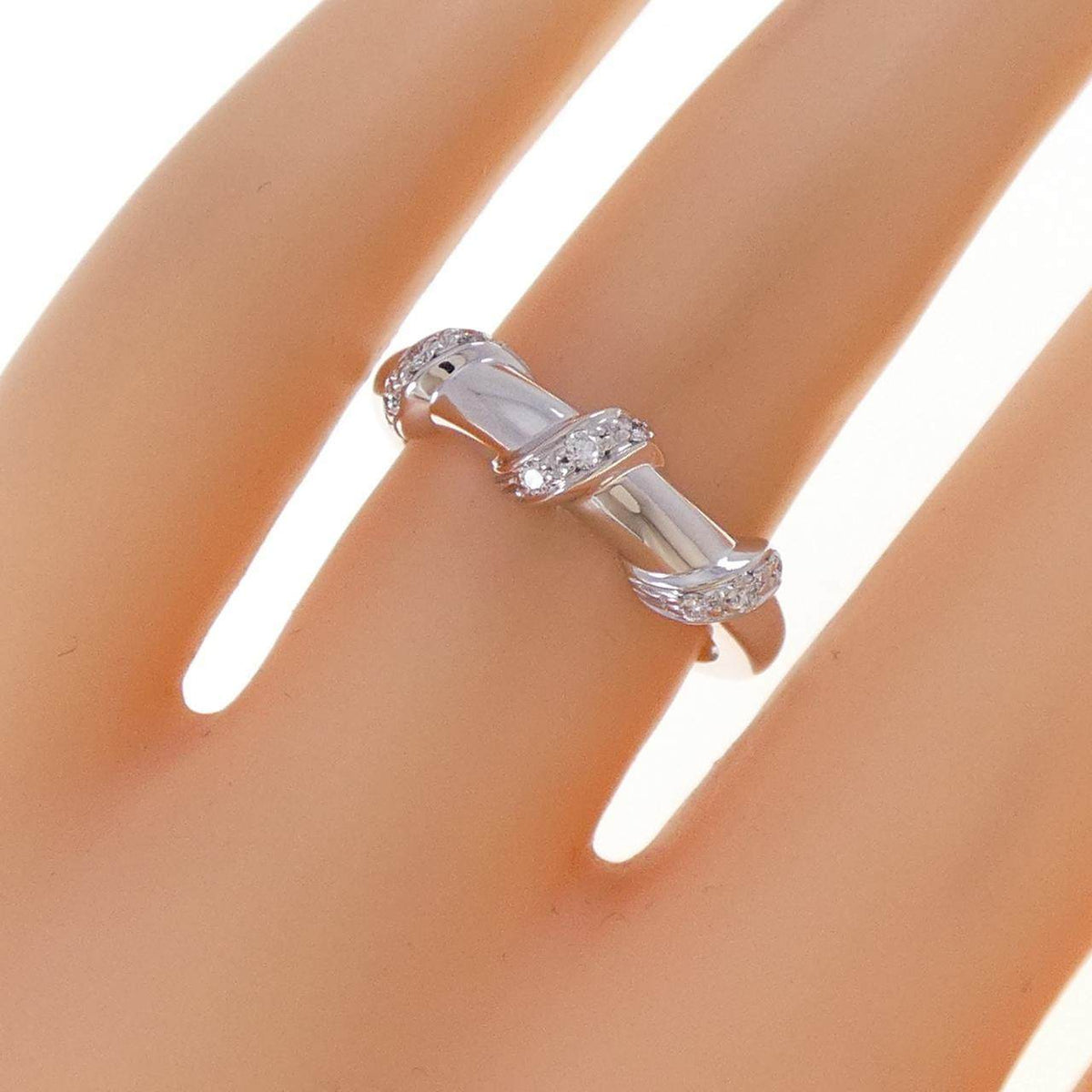 Chaumet 18K White Gold Diamond Ring – packaging
