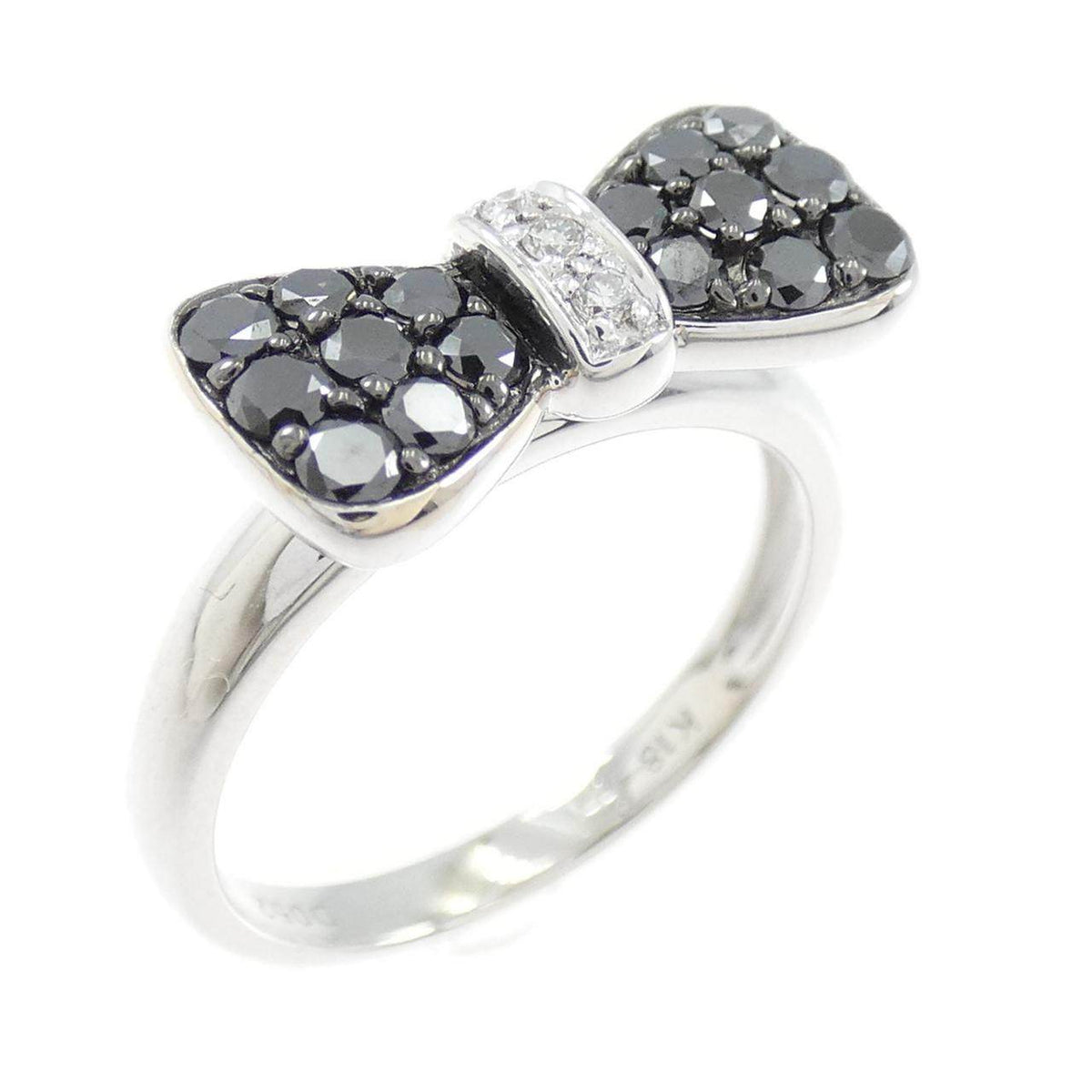 Ponte Vecchio Ribbon Black 18K White Gold Diamond Ring – front view