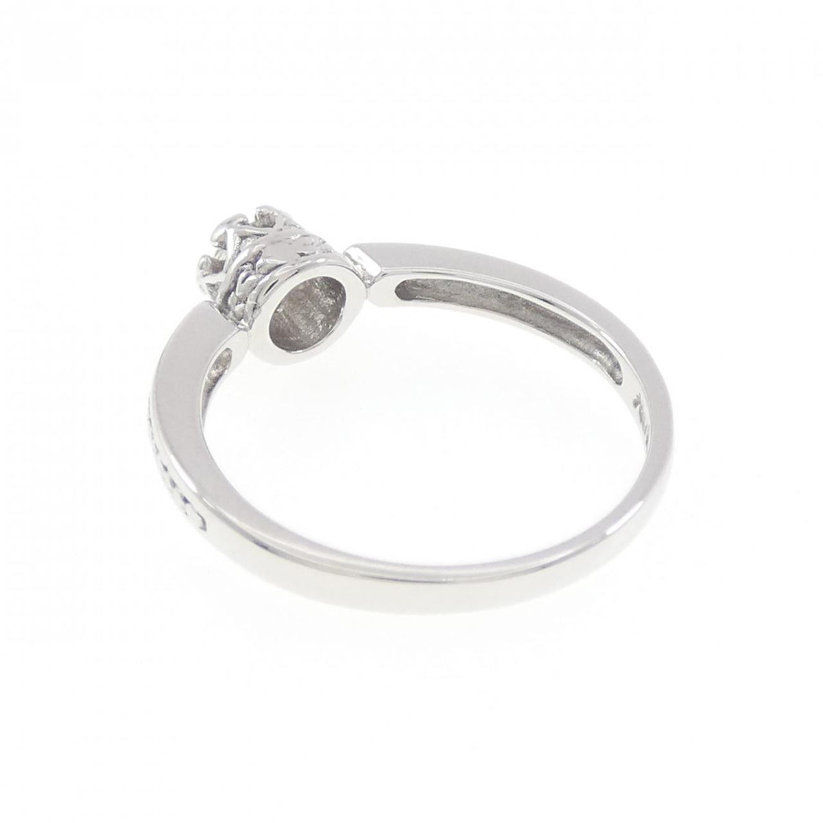 Ahkah 18K White Gold Diamond Ring – top view