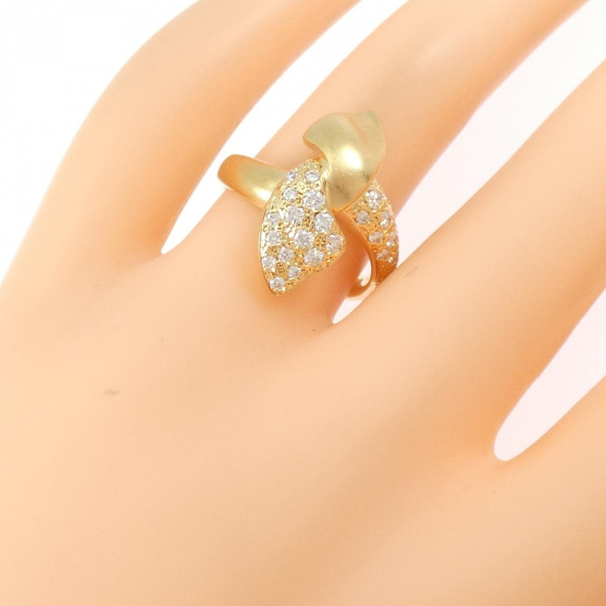 Pola 18K Yellow Gold Diamond Ring – packaging