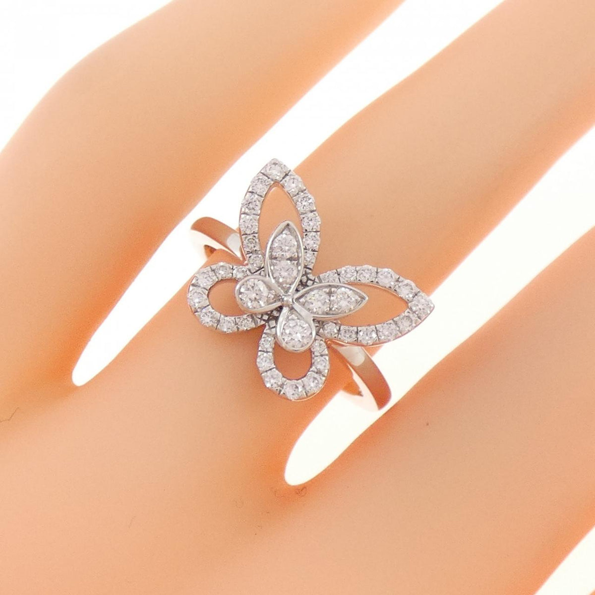 Graff Butterfly Silhouette Mini 18K White Gold Diamond Ring – packaging