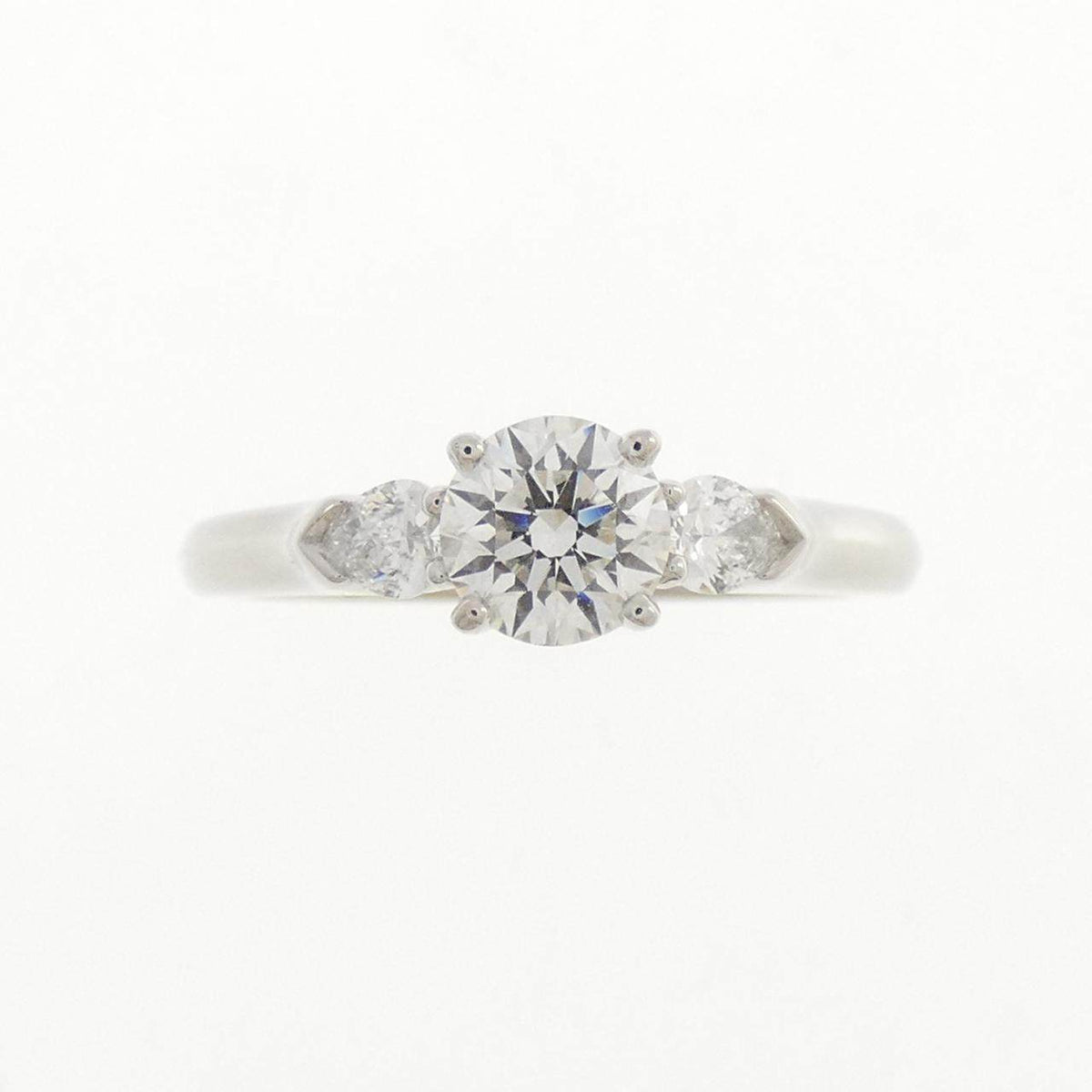 Graff Promise Platinum Diamond Ring – side view