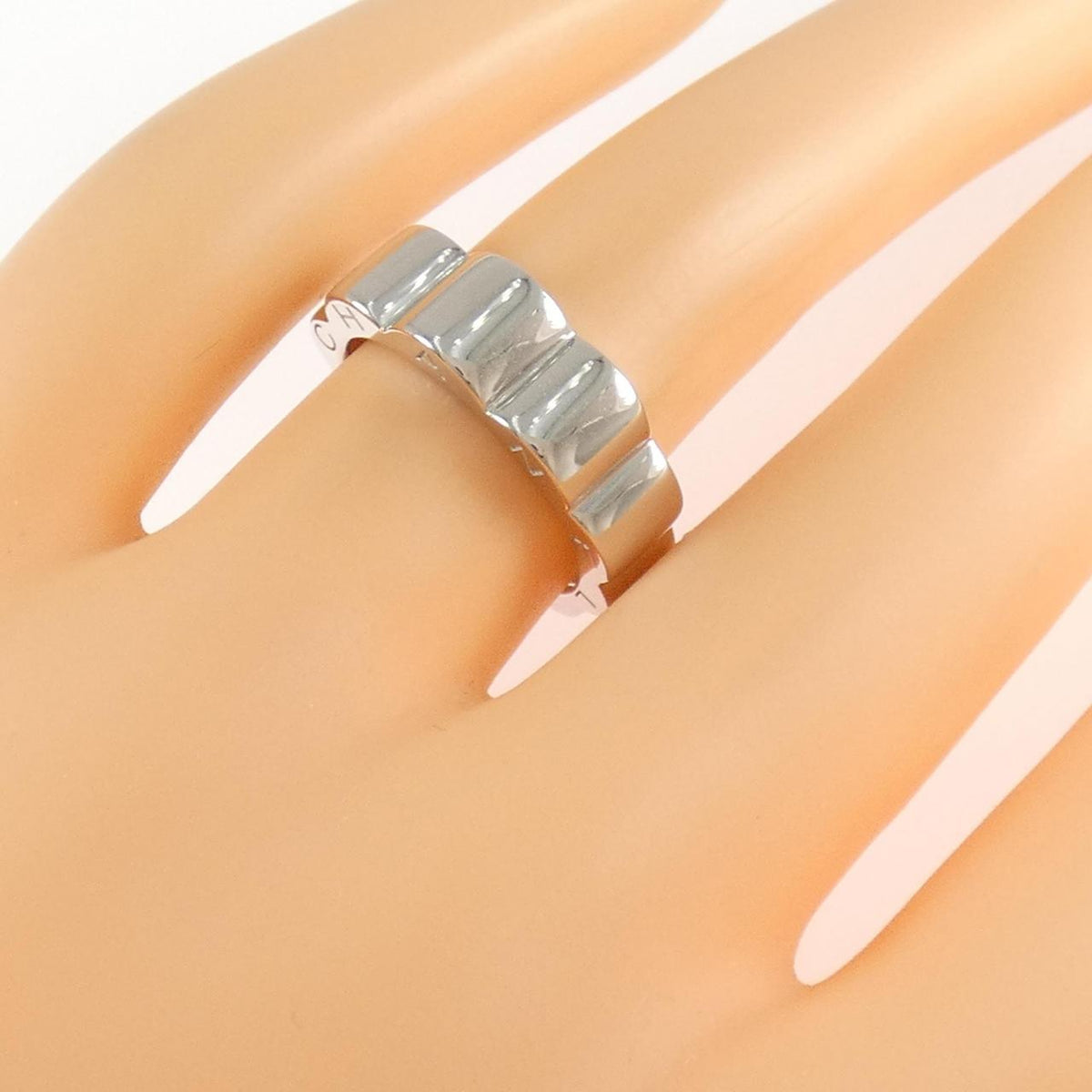 Chanel Profil De Camelia 18K White Gold Ring – packaging