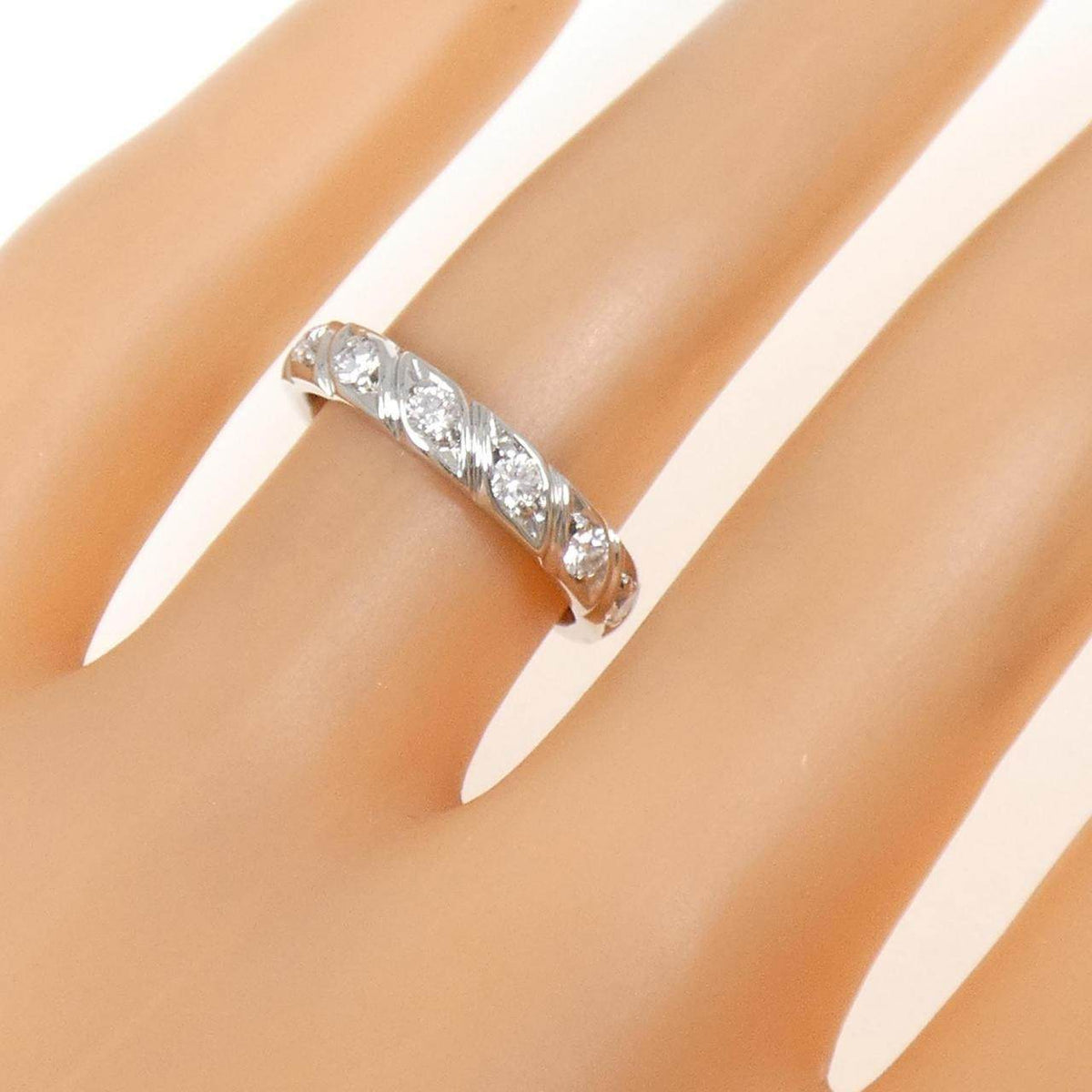 Chaumet Torsade Platinum Diamond Ring – packaging