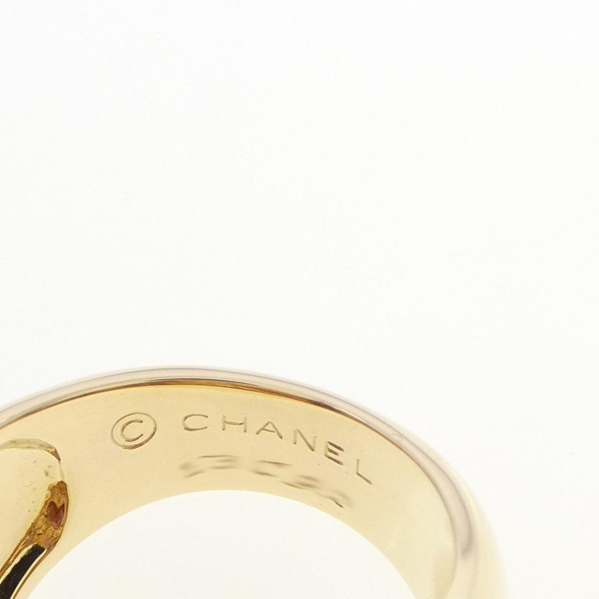 Chanel Color Stone 18K Yellow Gold Garnet Ring – inside band