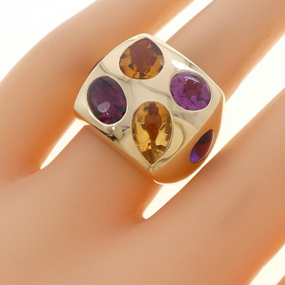 Chanel Color Stone 18K Yellow Gold Garnet Ring – packaging