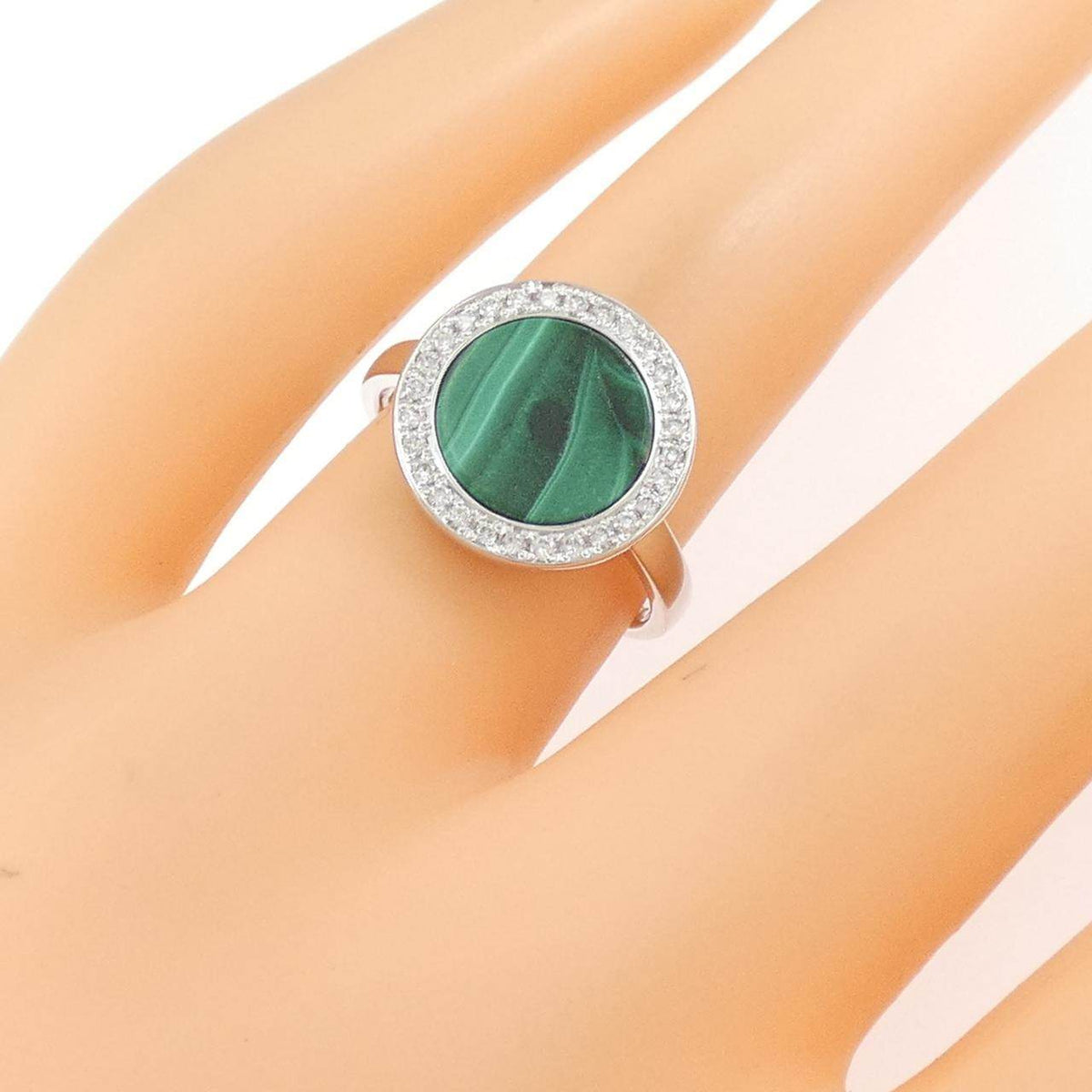 Vendome Aoyama 18K White Gold Diamond Malachite Ring – packaging